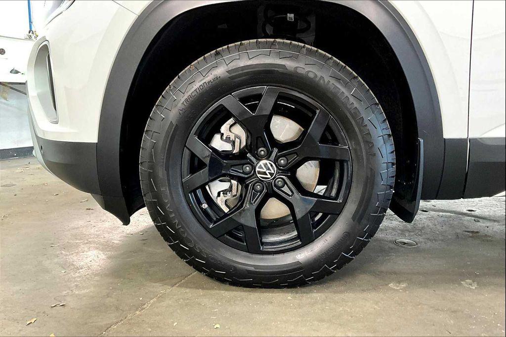 used 2025 Volkswagen Atlas car, priced at $43,327
