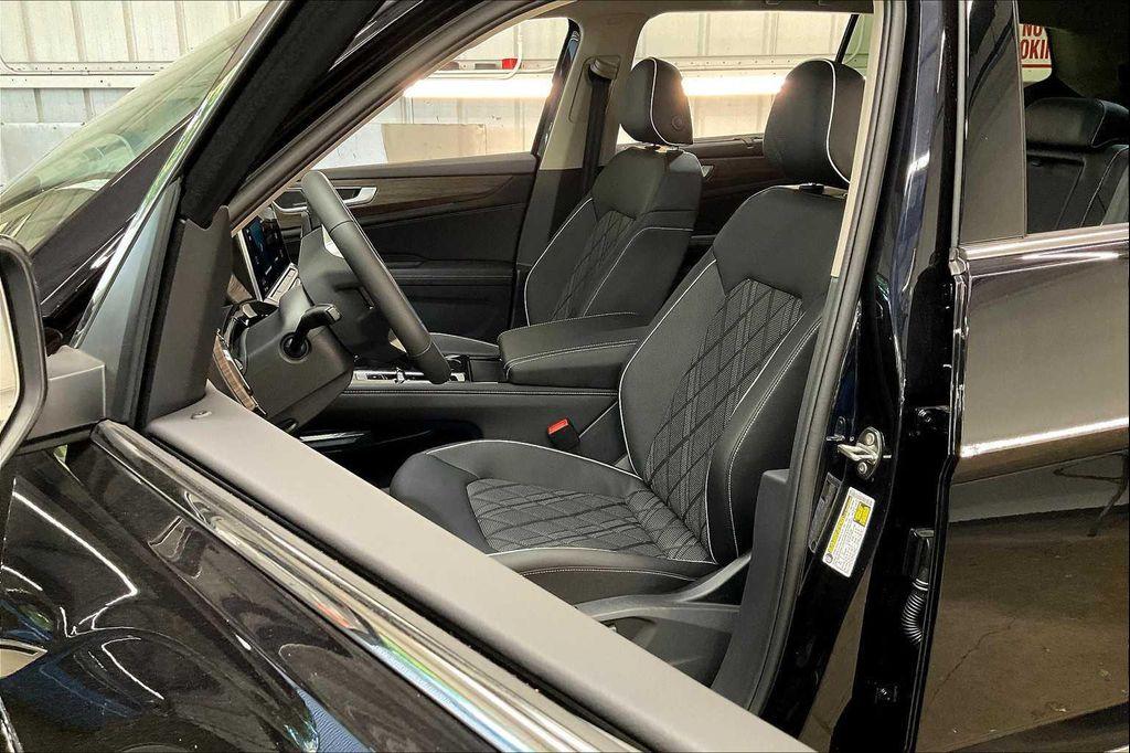 new 2025 Volkswagen Atlas car, priced at $56,244