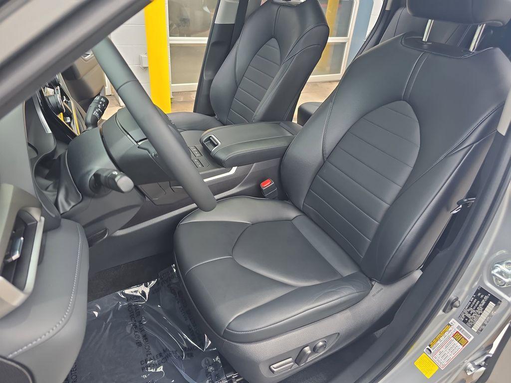used 2022 Toyota Highlander car, priced at $35,992