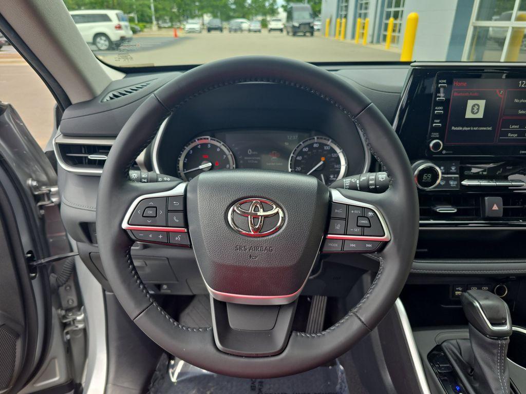 used 2022 Toyota Highlander car, priced at $35,992