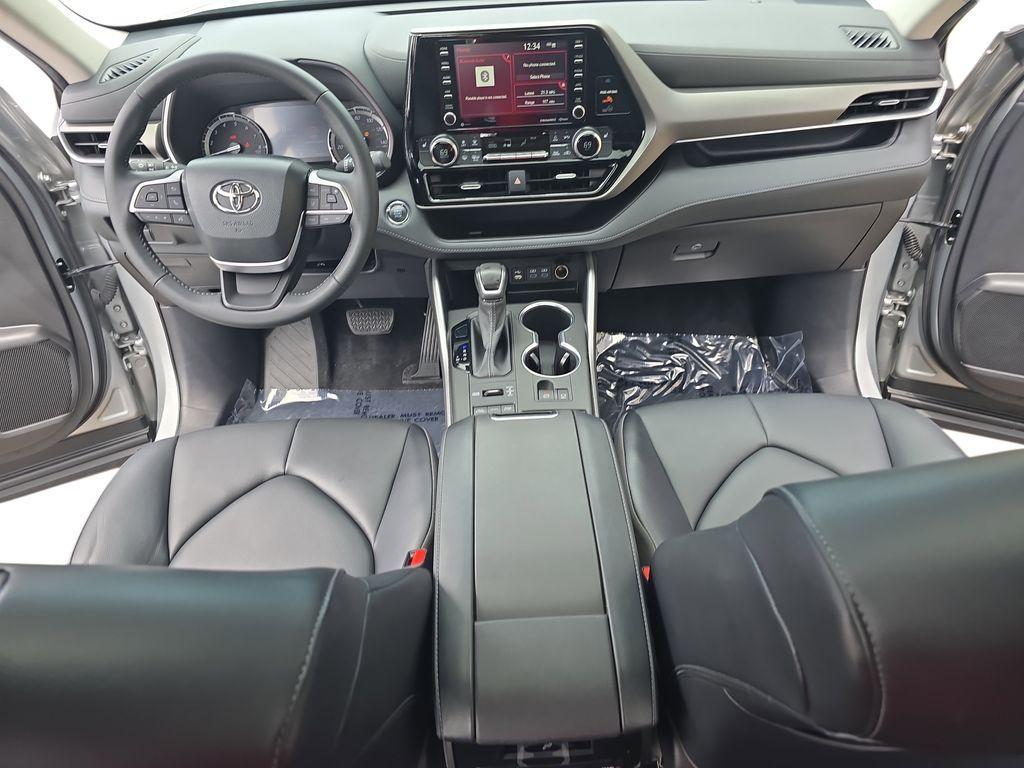 used 2022 Toyota Highlander car, priced at $35,992