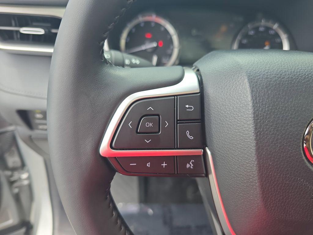 used 2022 Toyota Highlander car, priced at $35,992