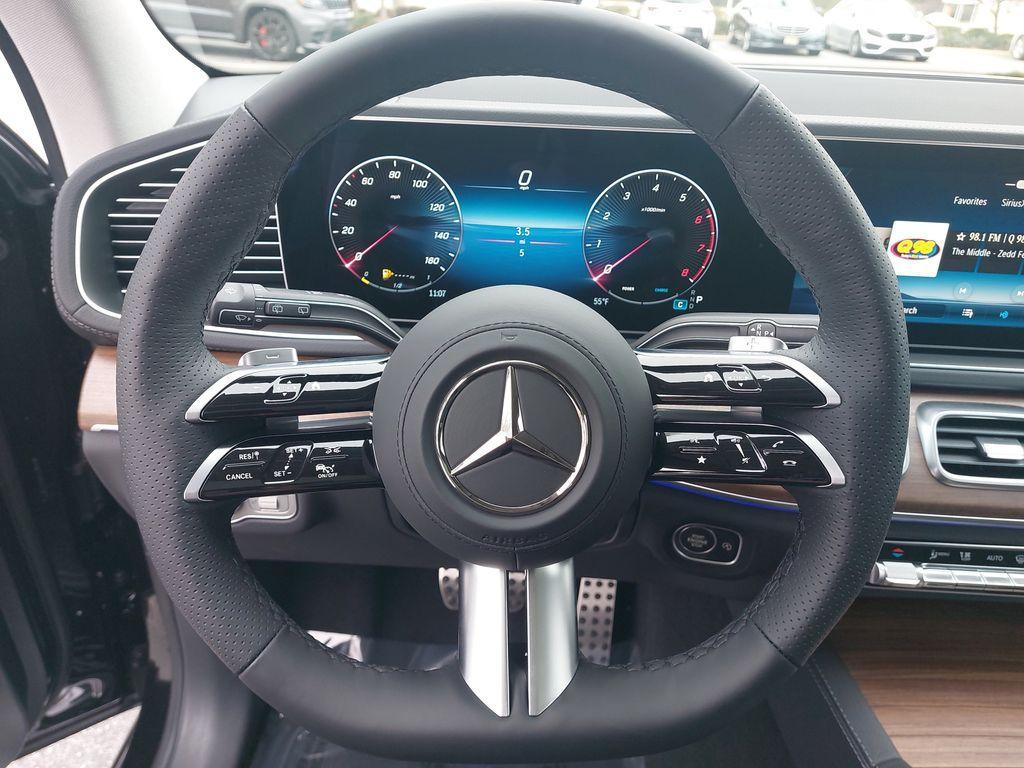 new 2025 Mercedes-Benz GLS 450 car, priced at $99,715