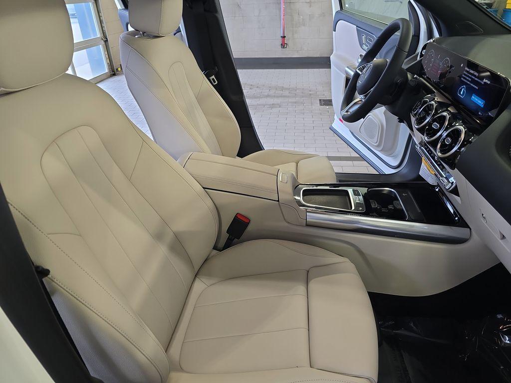 new 2026 Mercedes-Benz GLA 250 car, priced at $45,250
