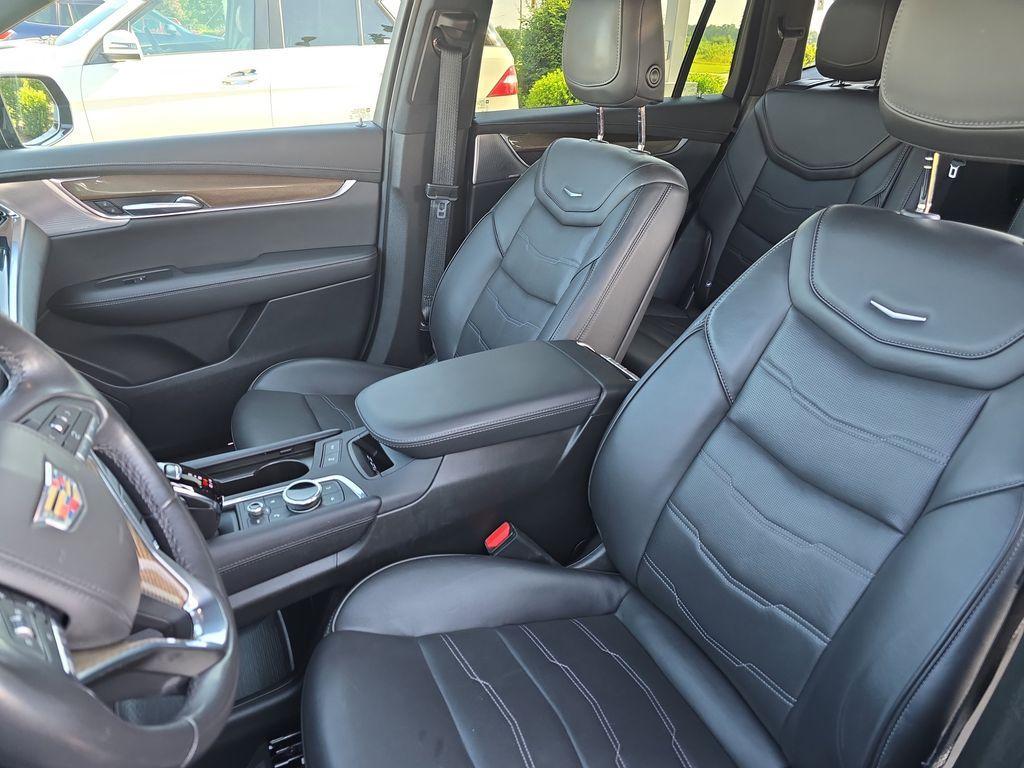 used 2021 Cadillac XT6 car, priced at $33,875