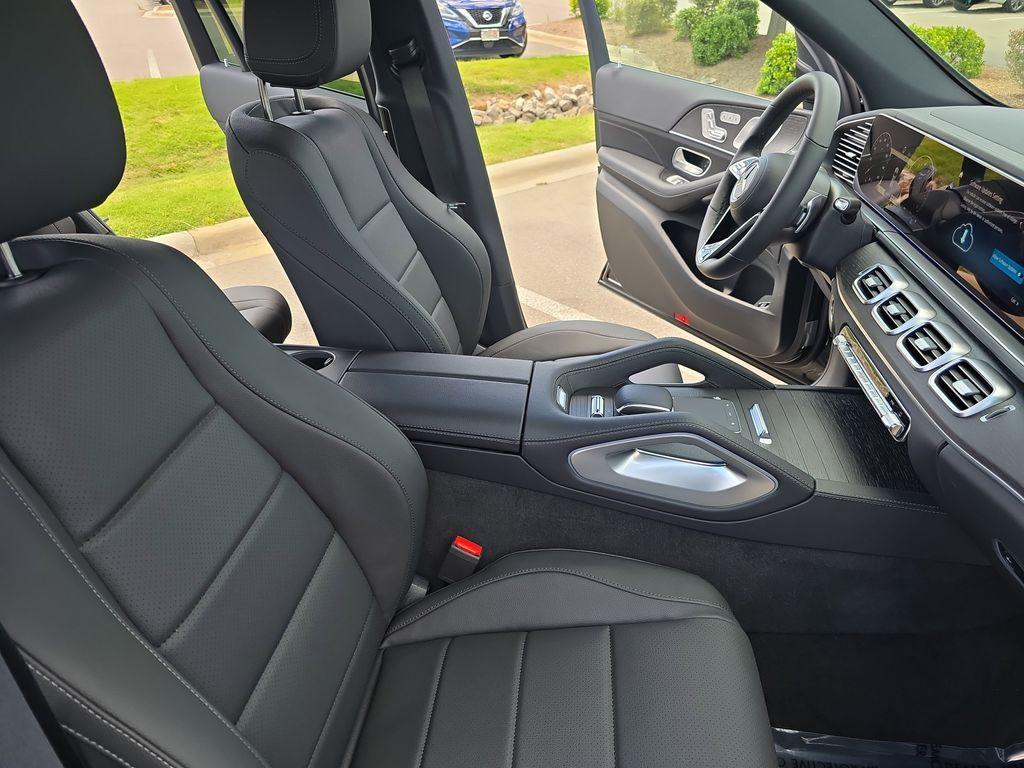 new 2025 Mercedes-Benz GLS 450 car, priced at $91,945