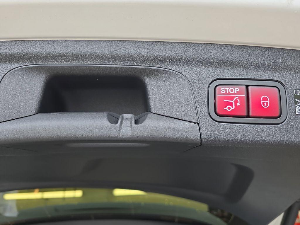 new 2026 Mercedes-Benz GLE 450 car, priced at $84,945