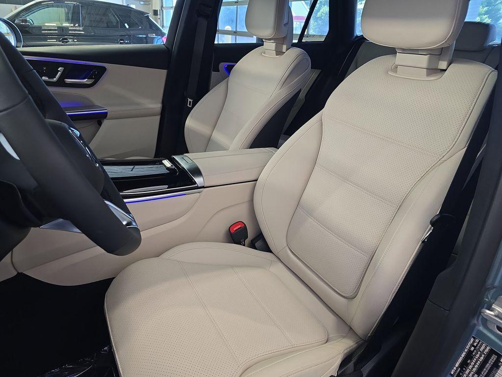 new 2025 Mercedes-Benz GLC 300 car, priced at $59,195