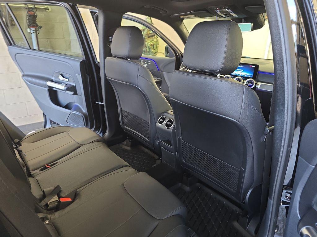 new 2025 Mercedes-Benz GLB 250 car, priced at $49,580