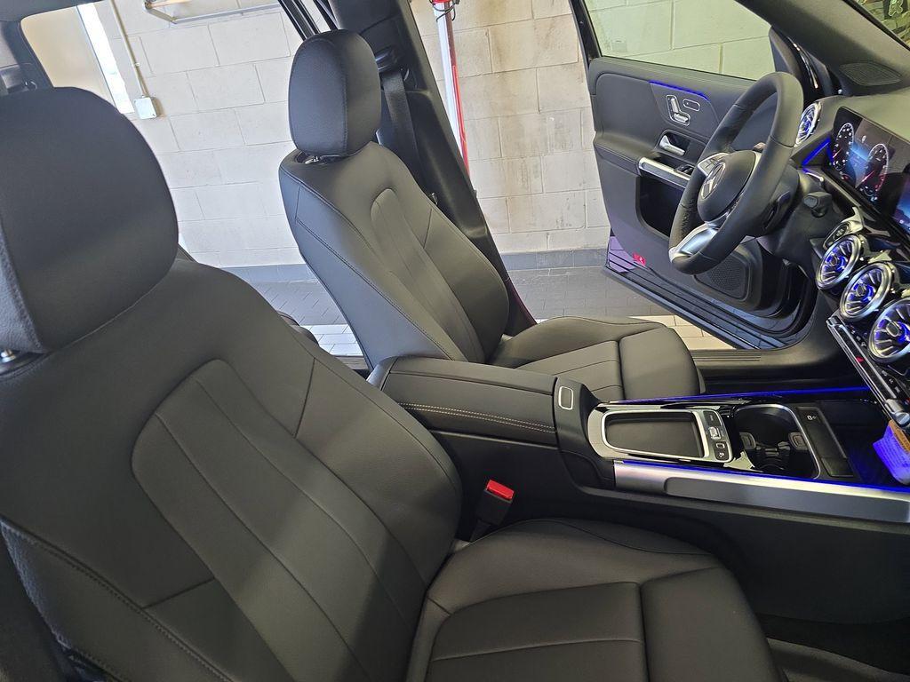 new 2025 Mercedes-Benz GLB 250 car, priced at $49,580