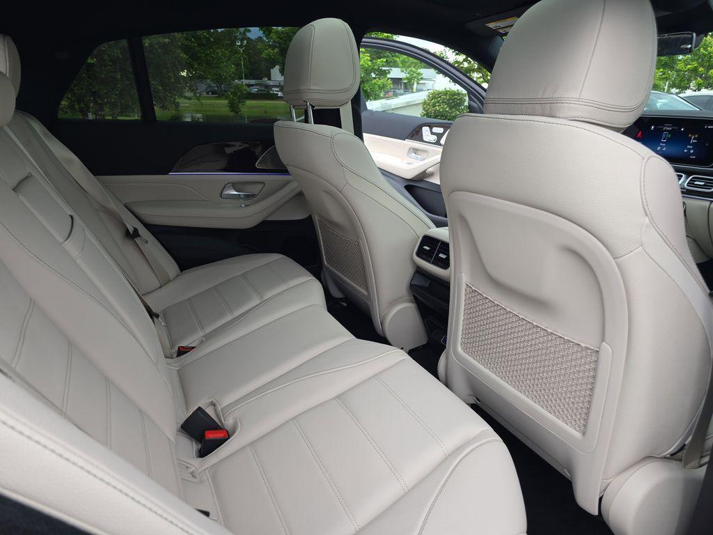 new 2025 Mercedes-Benz GLE 450 car, priced at $84,935