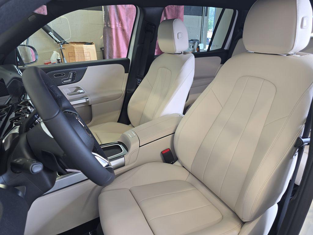 new 2025 Mercedes-Benz GLB 250 car, priced at $47,145