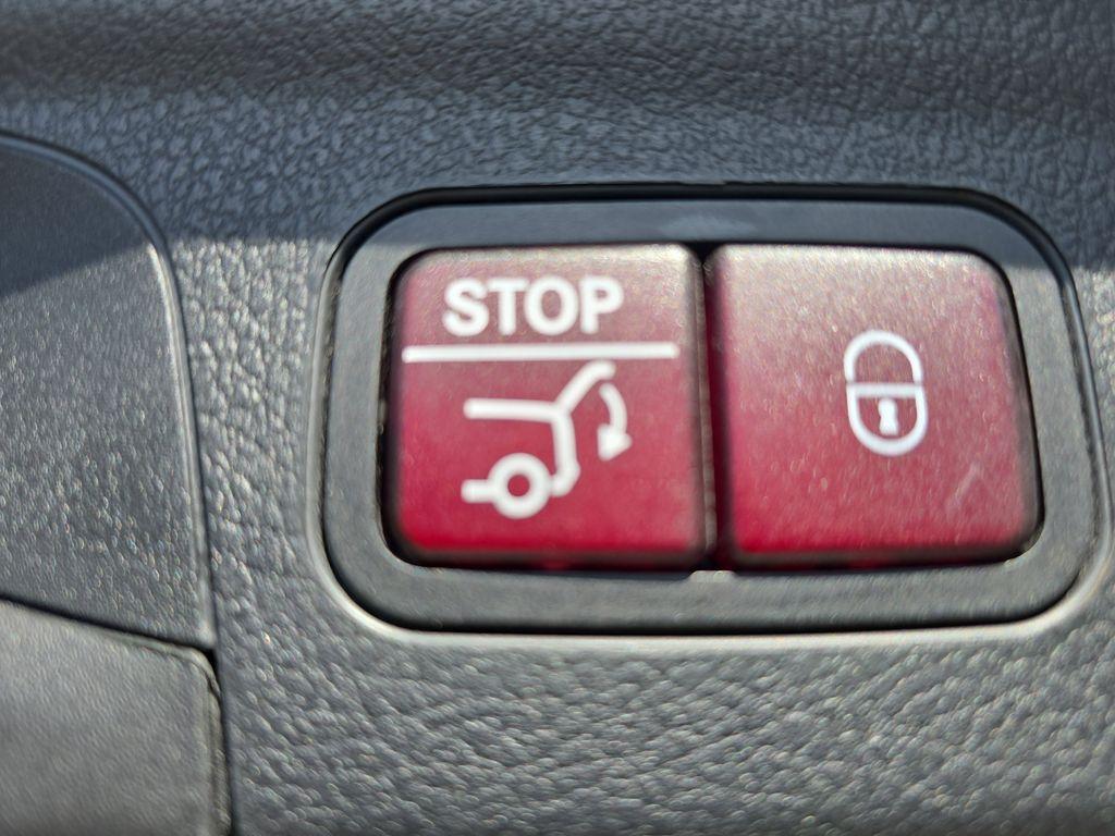 used 2025 Mercedes-Benz GLE 350 car, priced at $59,939