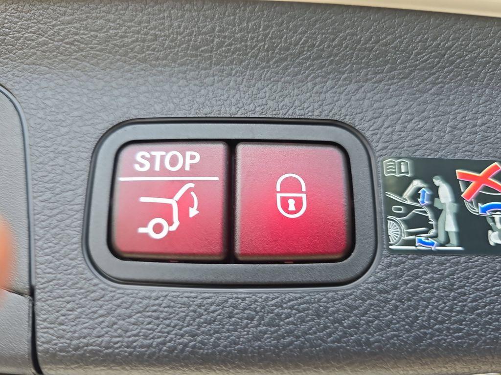 new 2026 Mercedes-Benz GLS 450 car, priced at $102,550