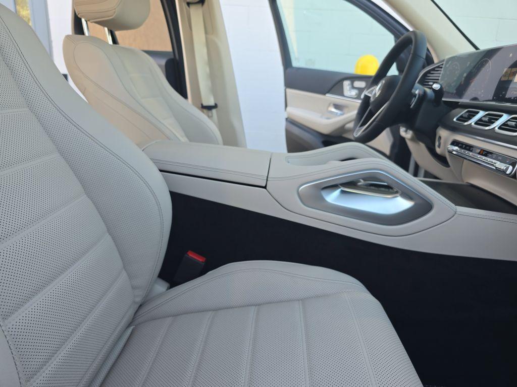 new 2025 Mercedes-Benz GLE 450 car, priced at $82,915
