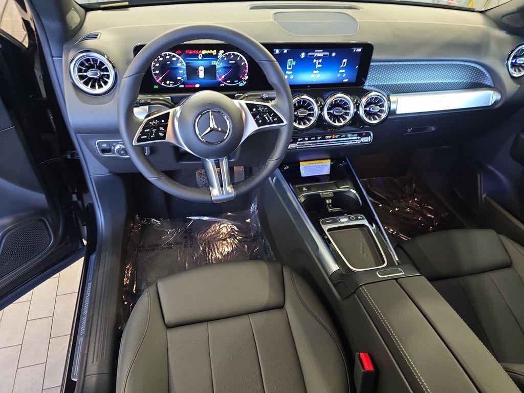 new 2025 Mercedes-Benz GLB 250 car, priced at $47,145