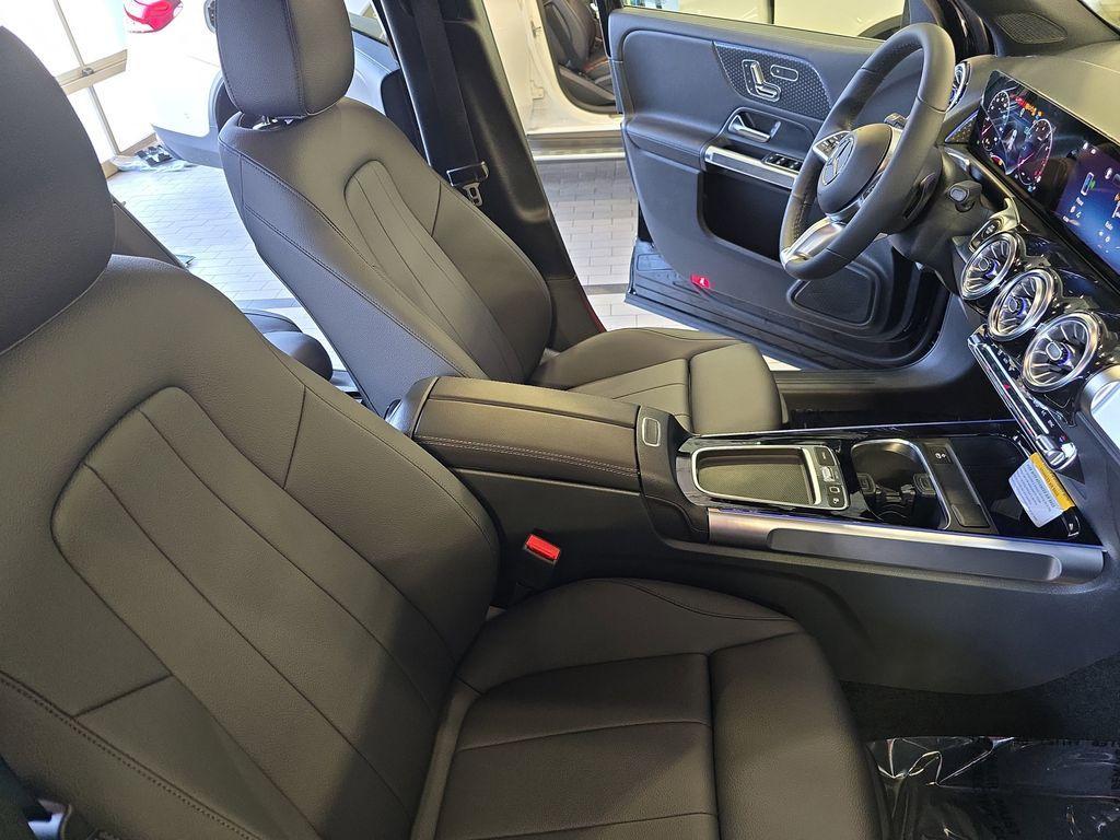 new 2025 Mercedes-Benz GLB 250 car, priced at $47,145