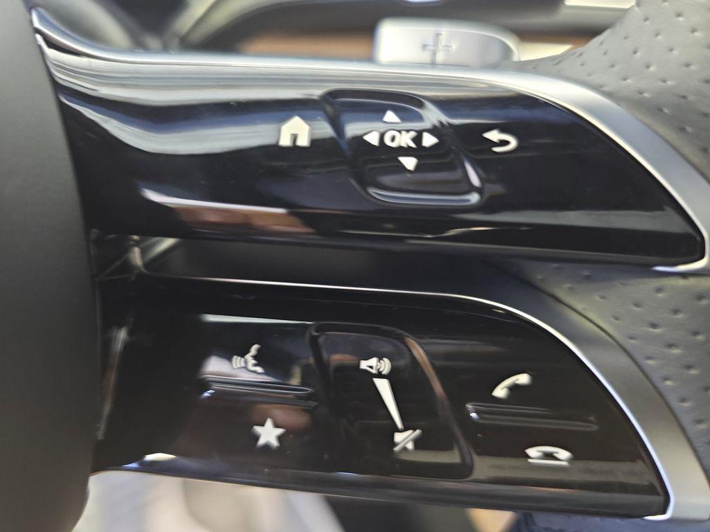 new 2025 Mercedes-Benz GLS 450 car, priced at $103,965