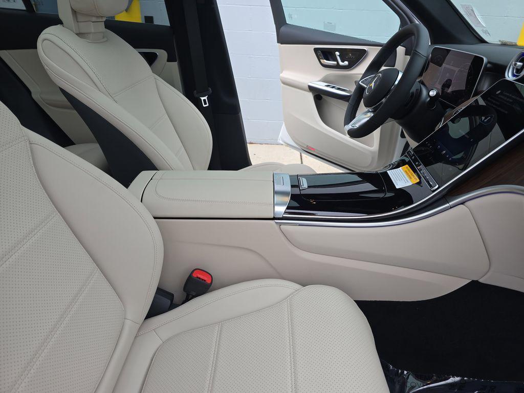 new 2025 Mercedes-Benz GLC 300 car, priced at $56,385