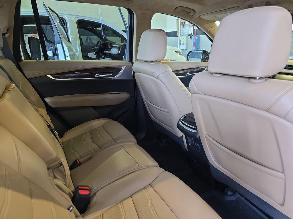 used 2022 Cadillac XT6 car, priced at $36,540