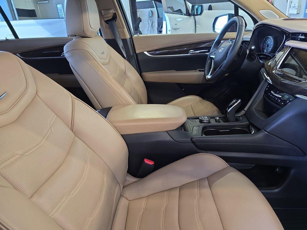 used 2022 Cadillac XT6 car, priced at $36,540