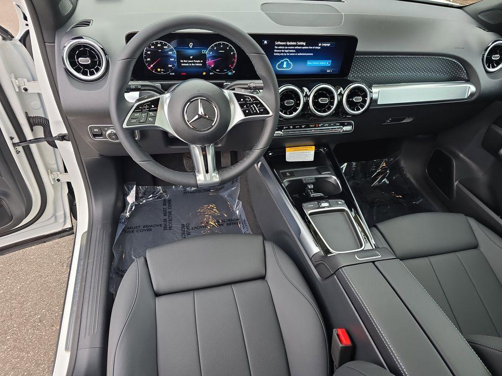 new 2025 Mercedes-Benz GLB 250 car, priced at $47,195