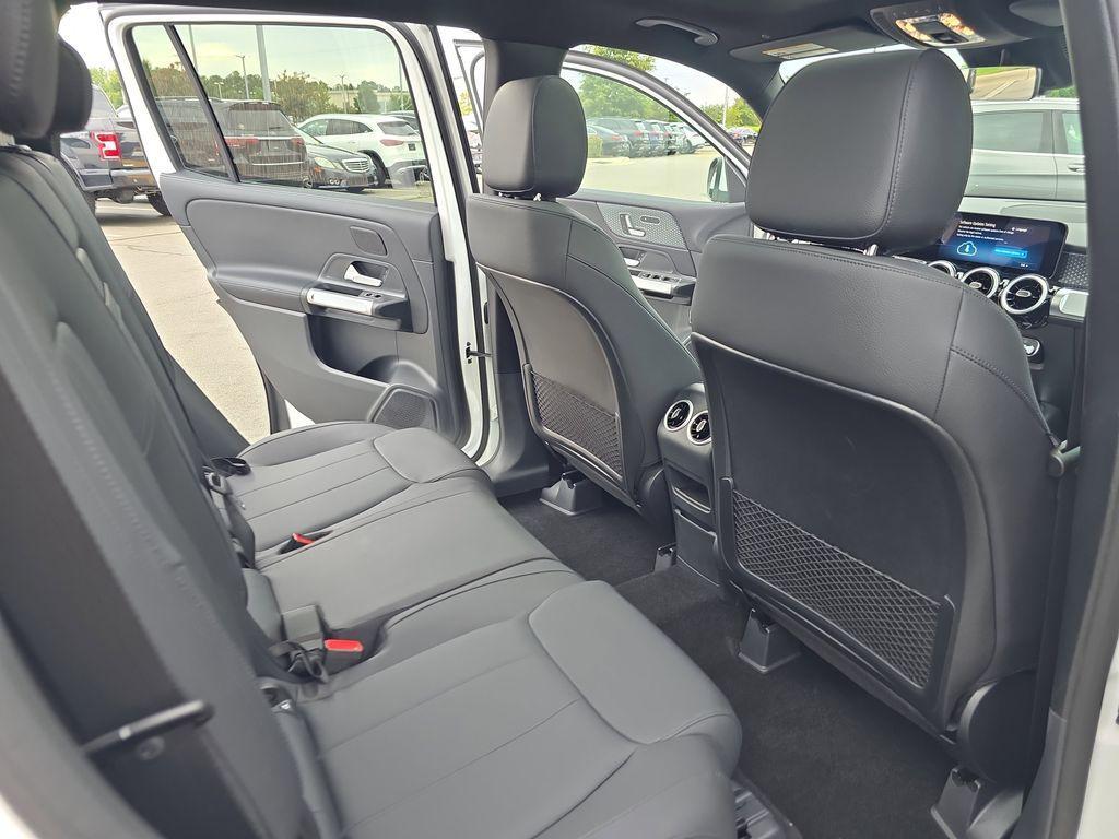 new 2025 Mercedes-Benz GLB 250 car, priced at $47,195