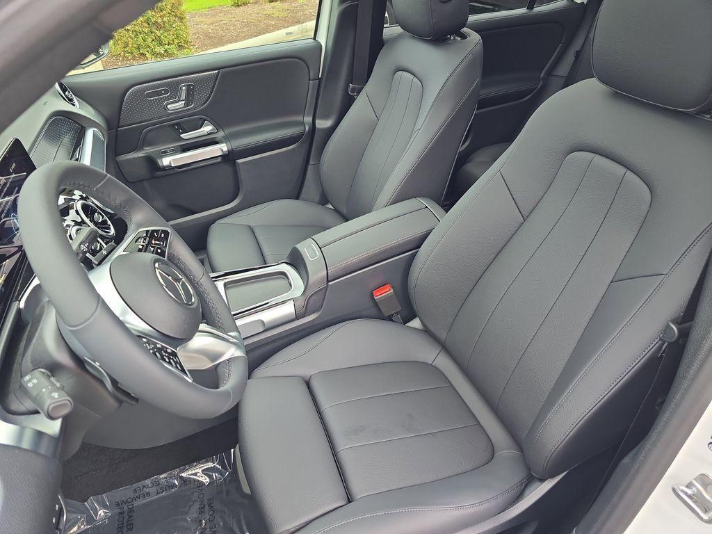 new 2025 Mercedes-Benz GLB 250 car, priced at $47,195