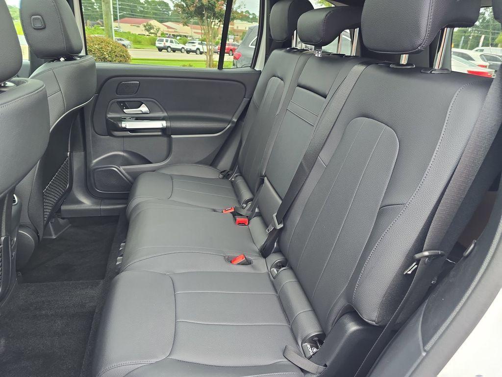 new 2025 Mercedes-Benz GLB 250 car, priced at $47,195