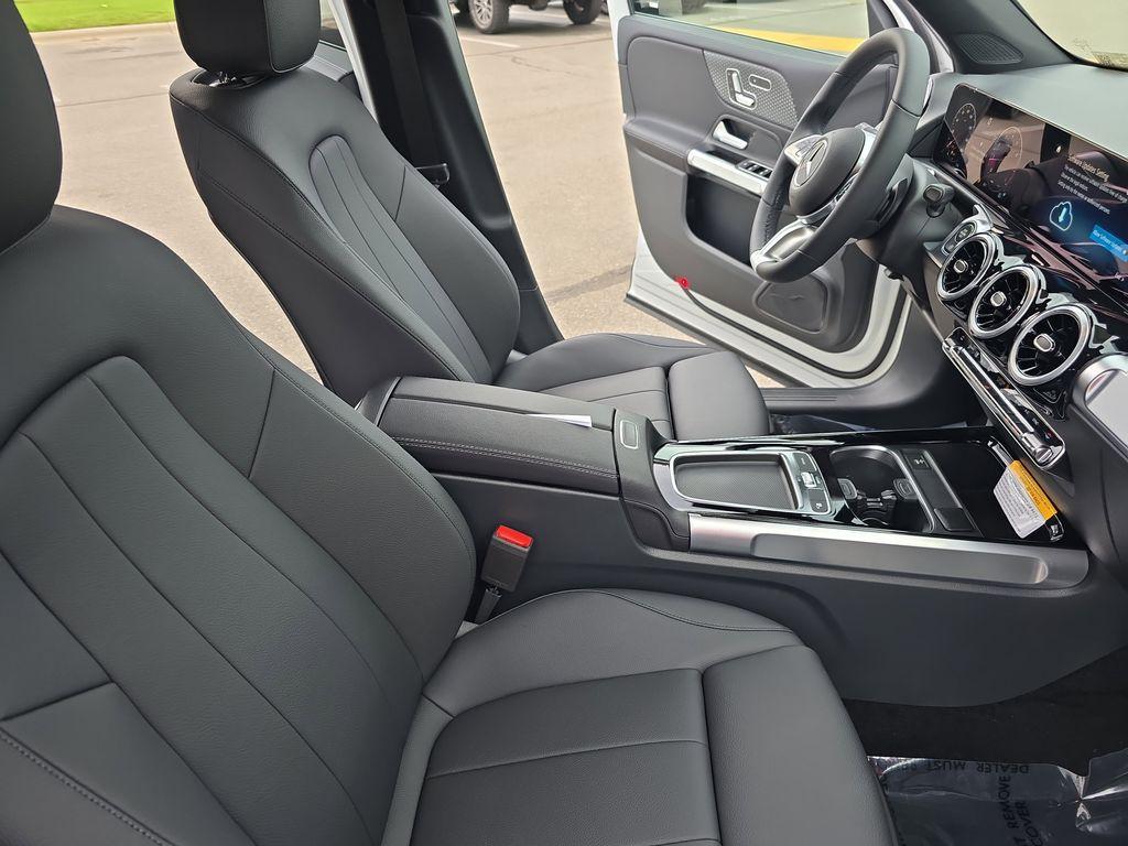 new 2025 Mercedes-Benz GLB 250 car, priced at $47,195