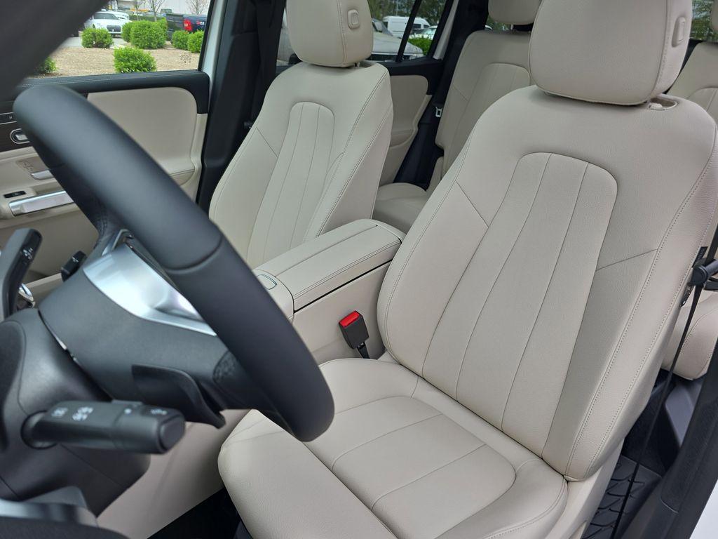 new 2025 Mercedes-Benz GLB 250 car, priced at $49,580