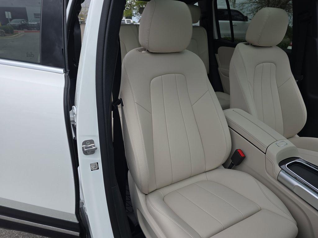 new 2025 Mercedes-Benz GLB 250 car, priced at $49,580