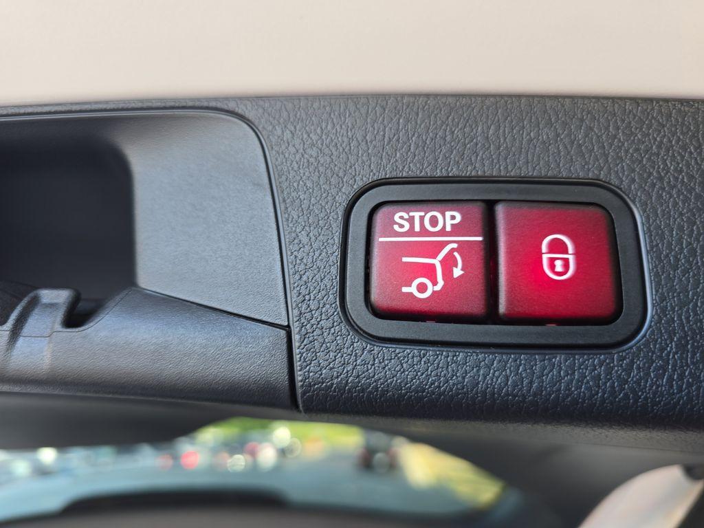 used 2025 Mercedes-Benz GLB 250 car, priced at $45,957