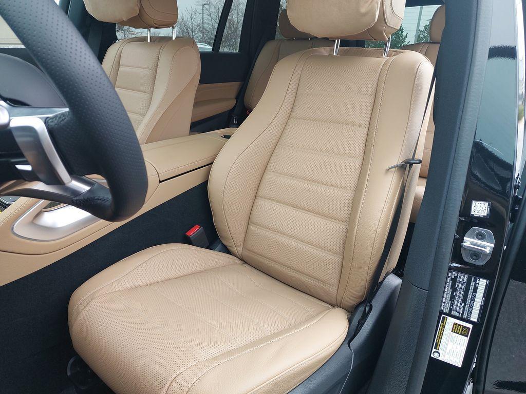 new 2025 Mercedes-Benz GLS 450 car, priced at $98,645