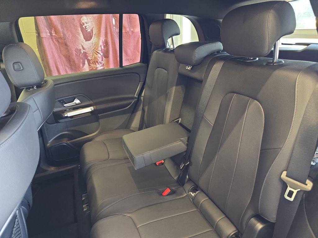 new 2025 Mercedes-Benz GLB 250 car, priced at $47,145