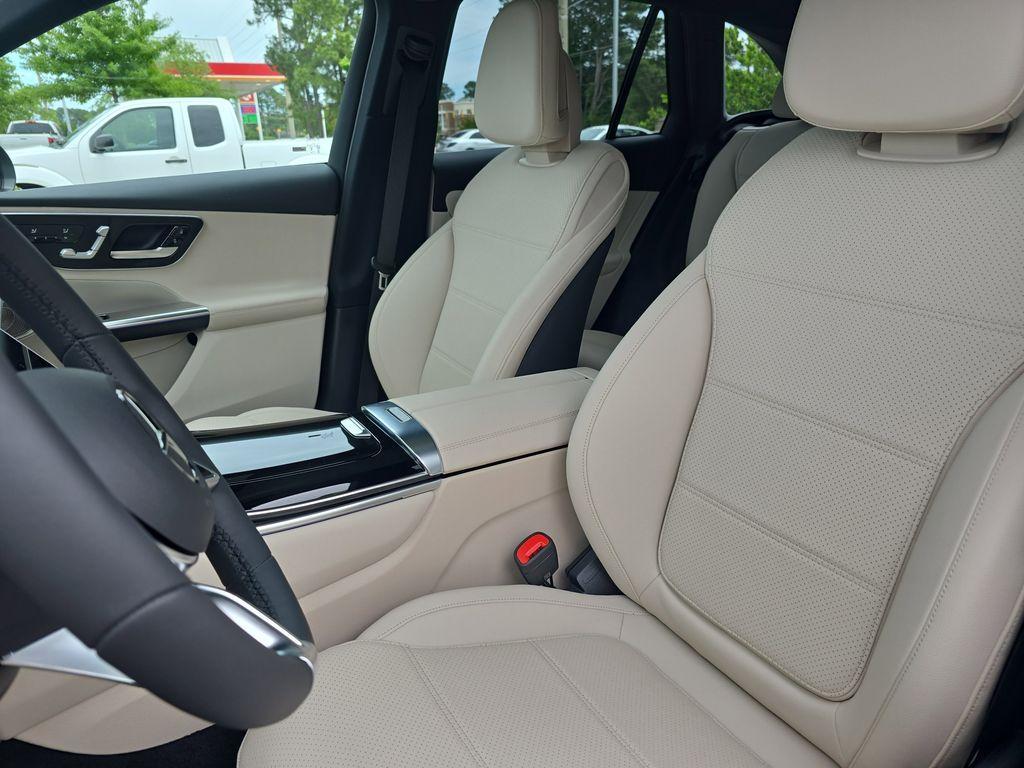 new 2025 Mercedes-Benz GLC 300 car, priced at $57,775