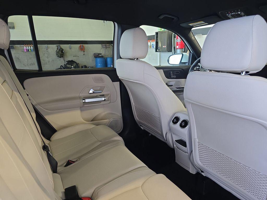 new 2025 Mercedes-Benz GLB 250 car, priced at $50,945