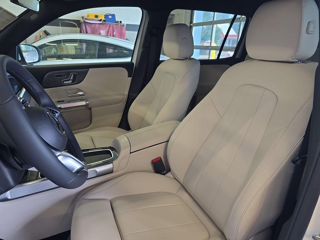 new 2025 Mercedes-Benz GLB 250 car, priced at $50,945
