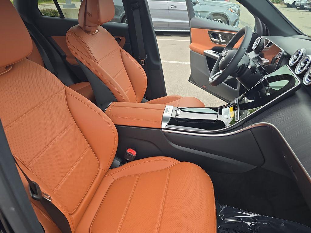 new 2025 Mercedes-Benz GLC 300 car, priced at $55,725