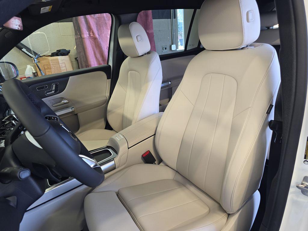 new 2025 Mercedes-Benz GLB 250 car, priced at $48,645