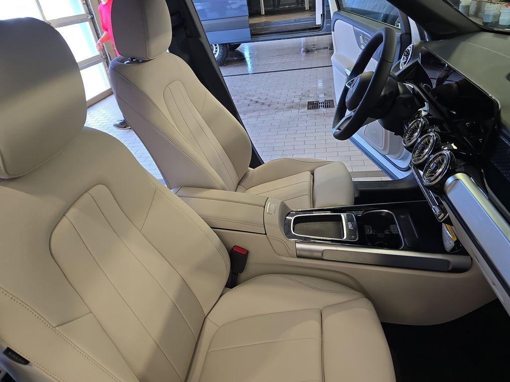 new 2025 Mercedes-Benz GLB 250 car, priced at $48,645