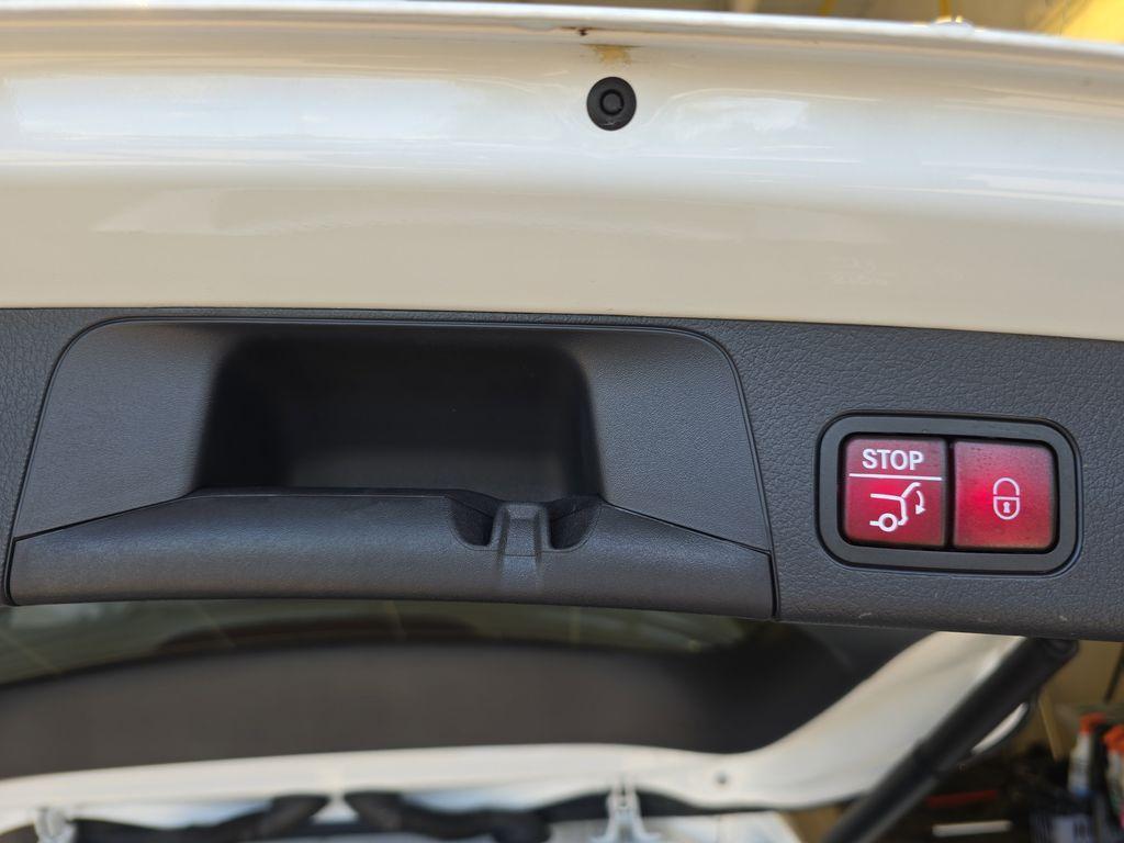 new 2025 Mercedes-Benz GLB 250 car, priced at $48,645