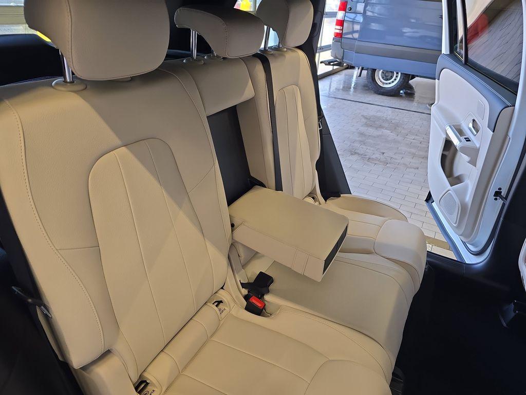 new 2025 Mercedes-Benz GLB 250 car, priced at $48,645