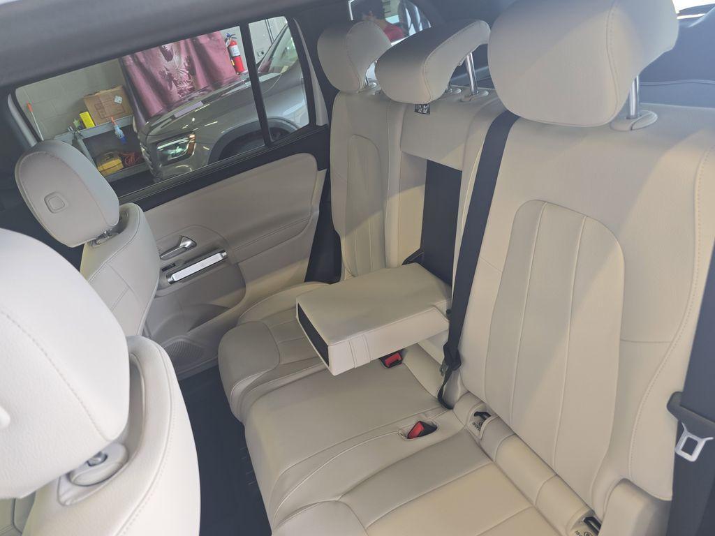new 2025 Mercedes-Benz GLB 250 car, priced at $49,580