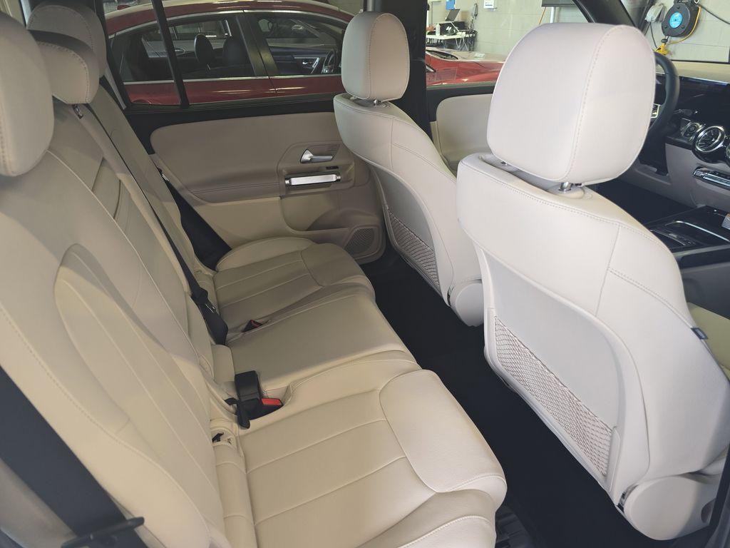 new 2025 Mercedes-Benz GLB 250 car, priced at $49,580