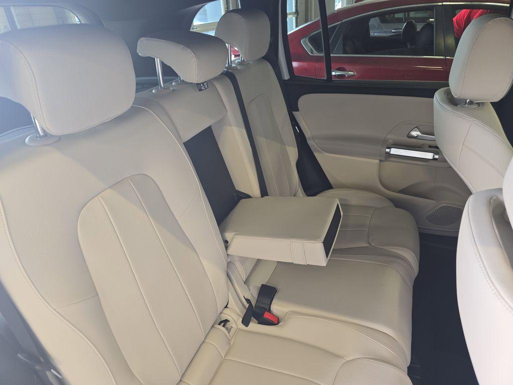 new 2025 Mercedes-Benz GLB 250 car, priced at $49,580