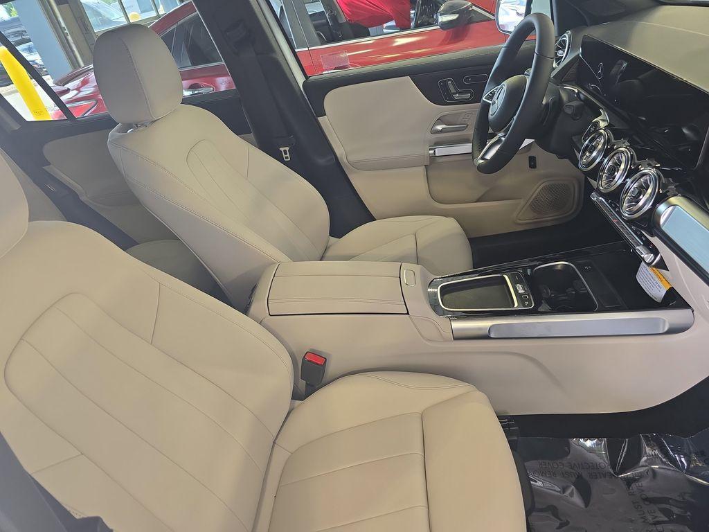 new 2025 Mercedes-Benz GLB 250 car, priced at $49,580