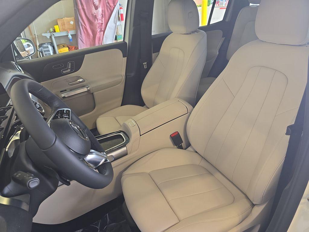 new 2025 Mercedes-Benz GLB 250 car, priced at $49,580