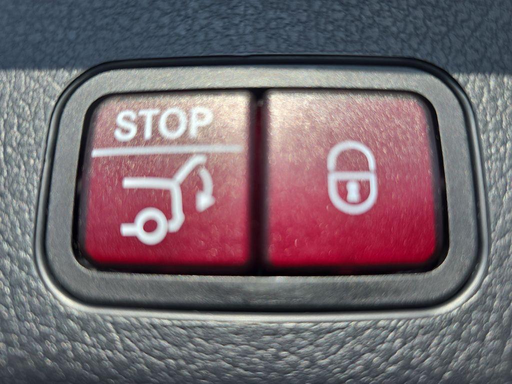 used 2025 Mercedes-Benz GLB 250 car, priced at $47,989