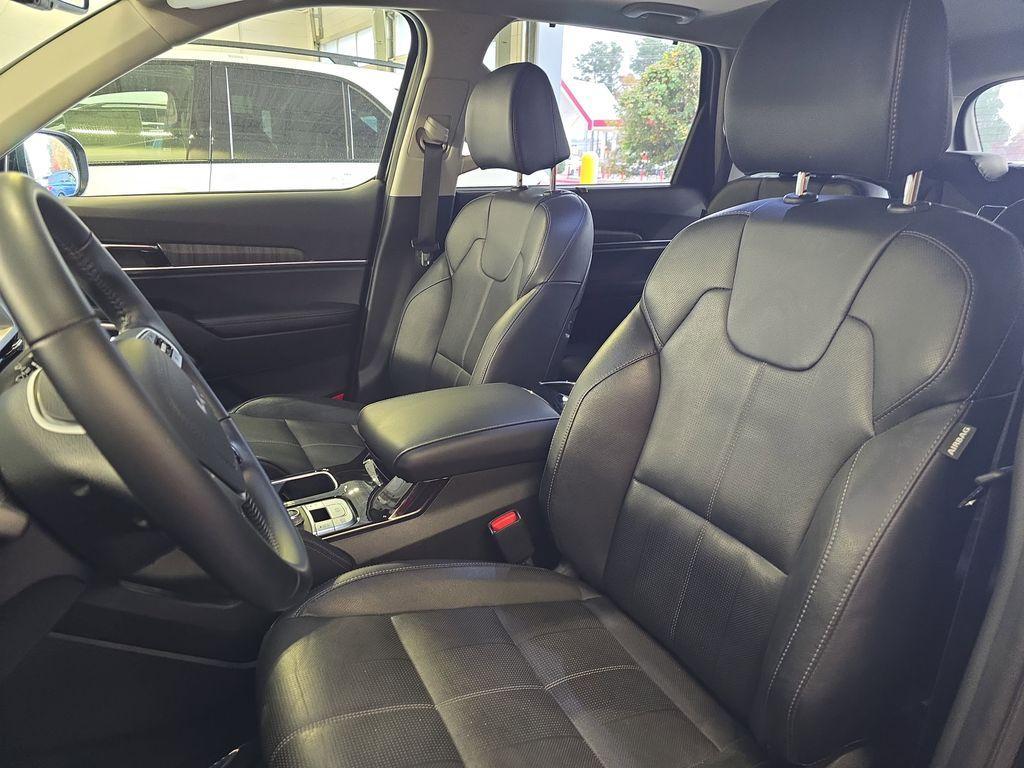 used 2024 Kia Telluride car, priced at $37,002